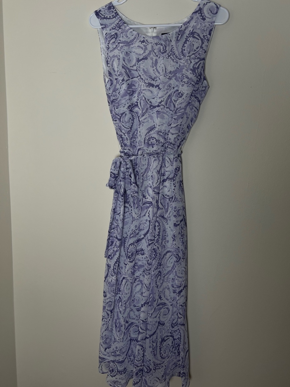 Vintage Y2K Sleeveless Lavender Paisley Midi Dress with Waist Tie